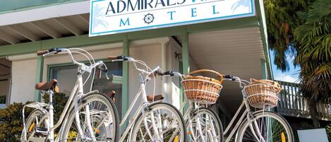 A sign for the Admirals View Motel with bicycles parked in front.