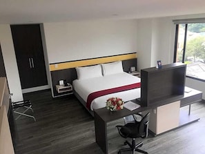 Biancheria da letto di alta qualità, minibar, cassaforte in camera