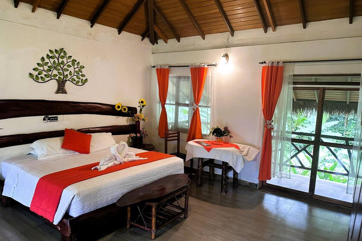 1 slaapkamer, donsdekens, een kluis op de kamer