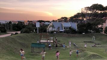 Área de juegos infantiles al aire libre