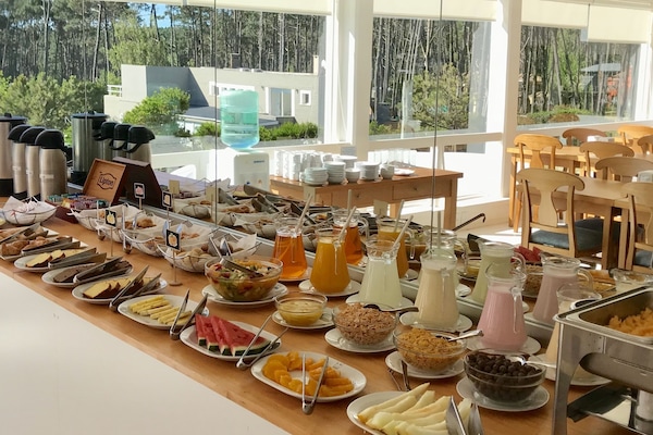 Café da manhã continental grátis todos os dias