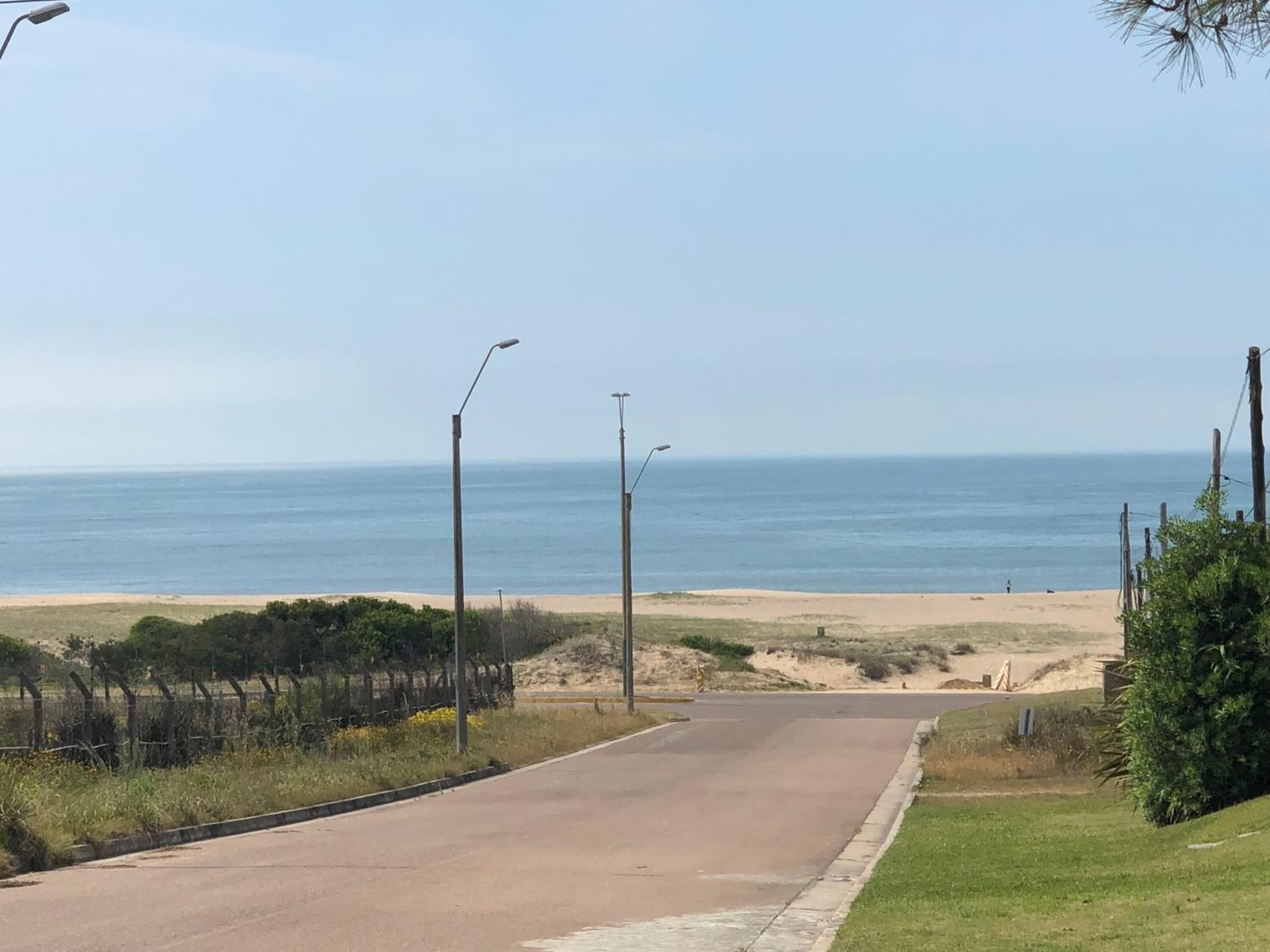 beach nearby, white sand, beach towels