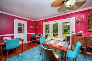 Tägliches inbegriffenes großes Frühstück