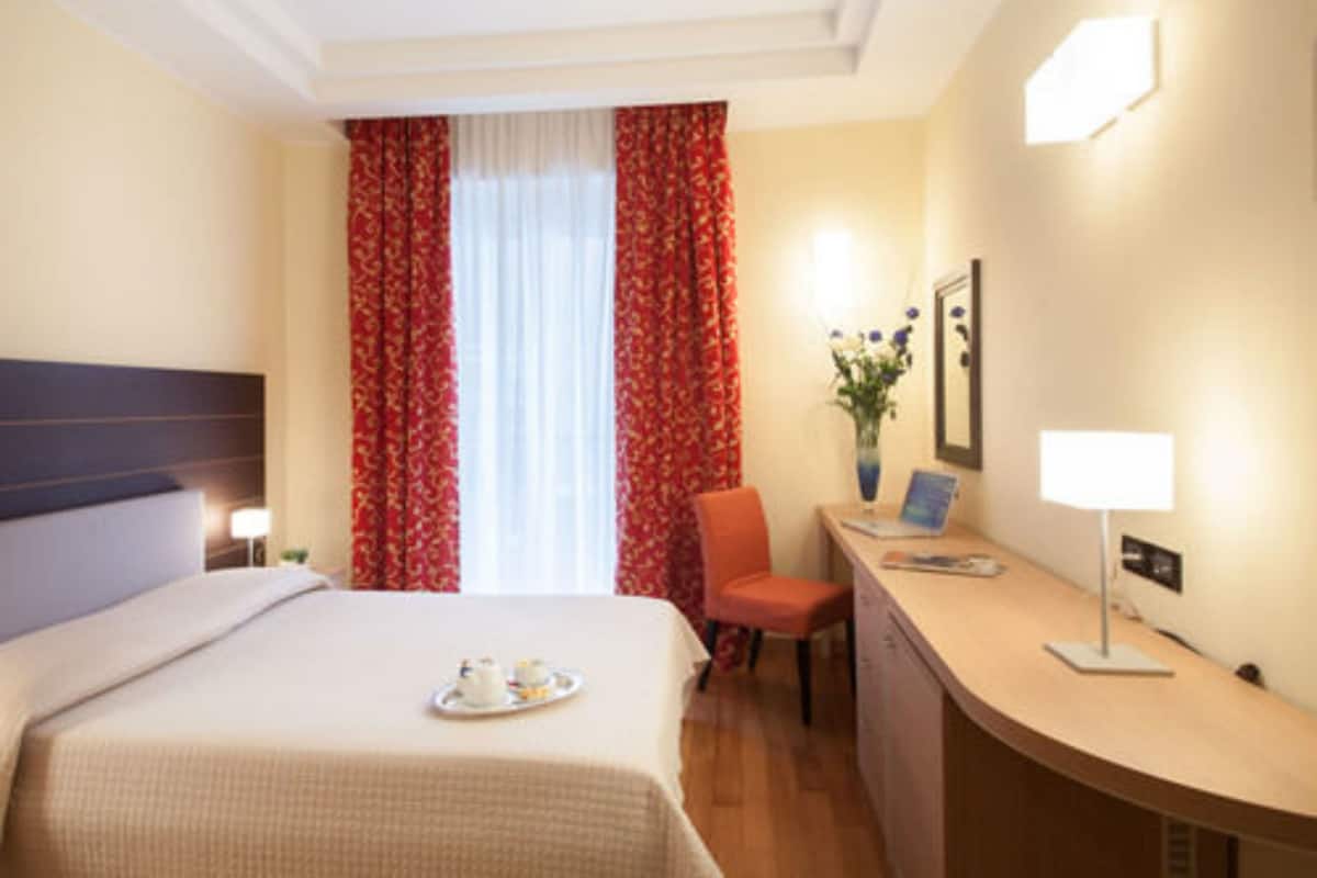 Een minibar, een kluis op de kamer, babybedden, gratis wifi
