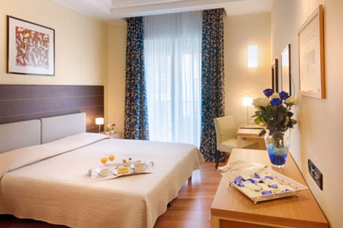 Een minibar, een kluis op de kamer, babybedden, gratis wifi