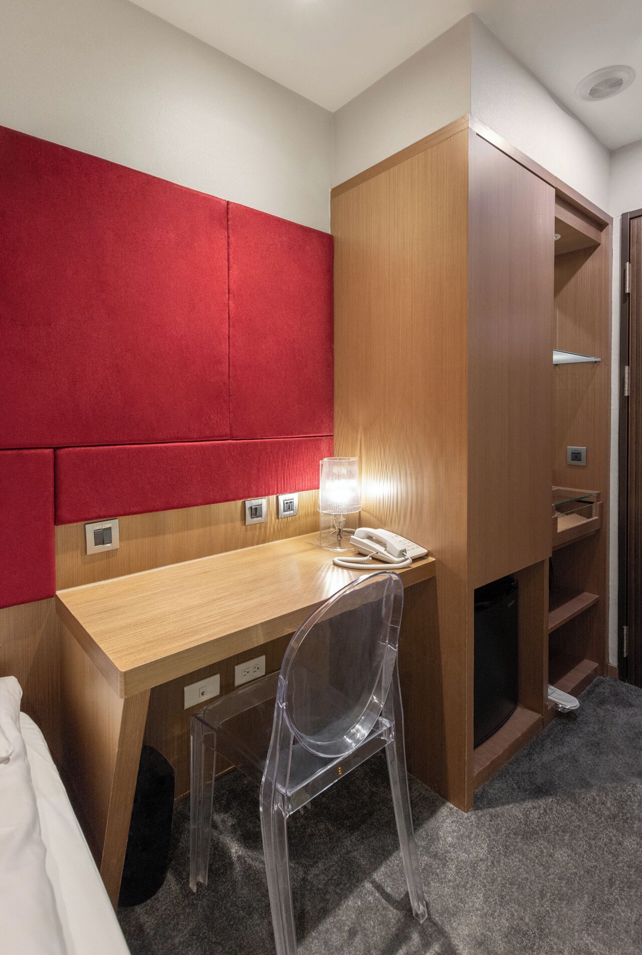 budget room, 1 single bed, no windows | premium bedding, down duvets, in-room safe, desk