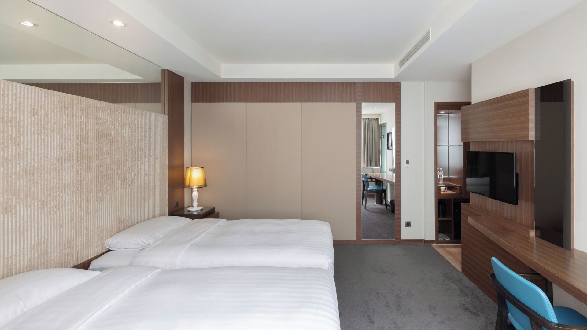 design twin room, 1 bedroom | premium bedding, down duvets, in-room safe, desk