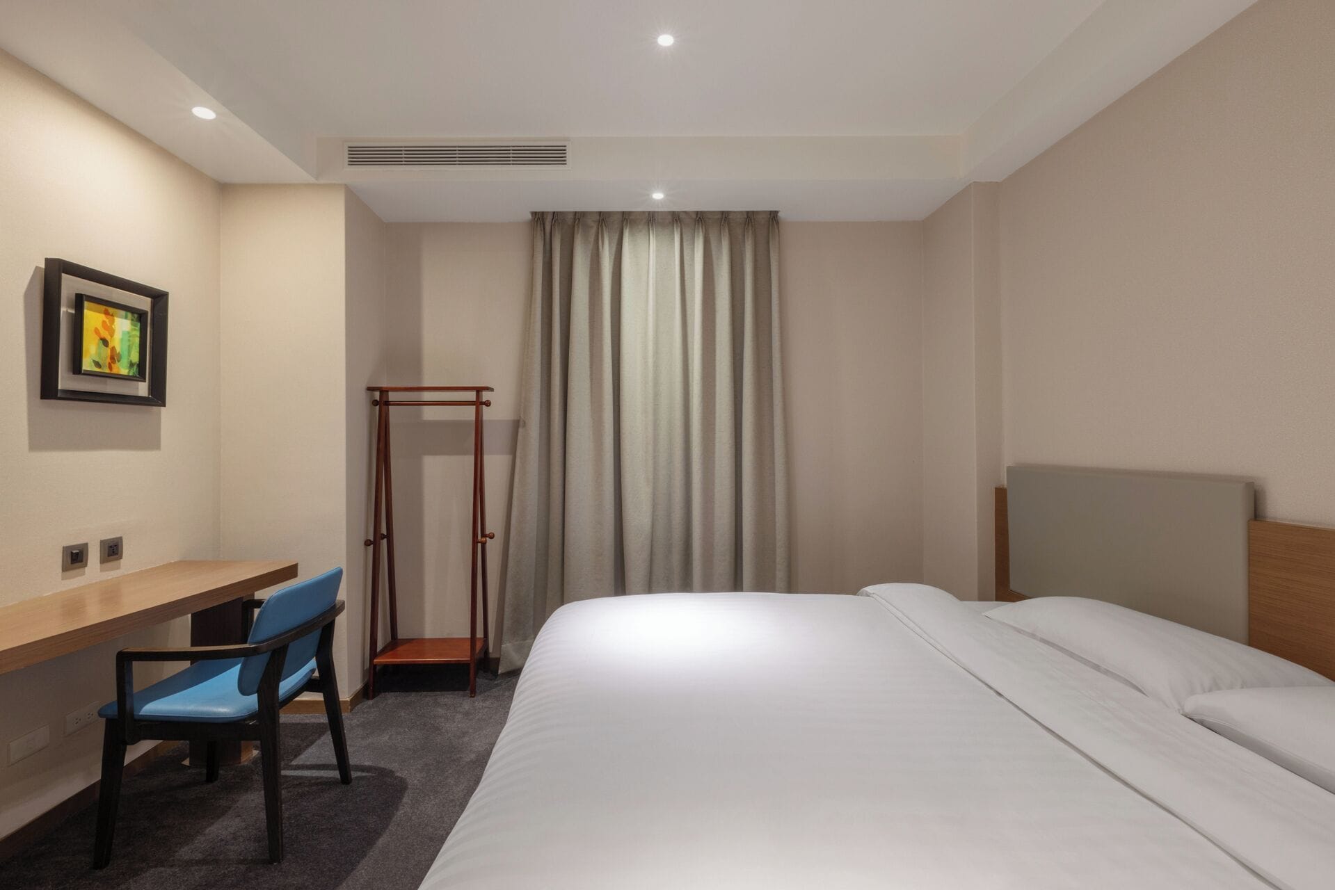 elite double room, 1 king bed, no windows | premium bedding, down duvets, in-room safe, desk