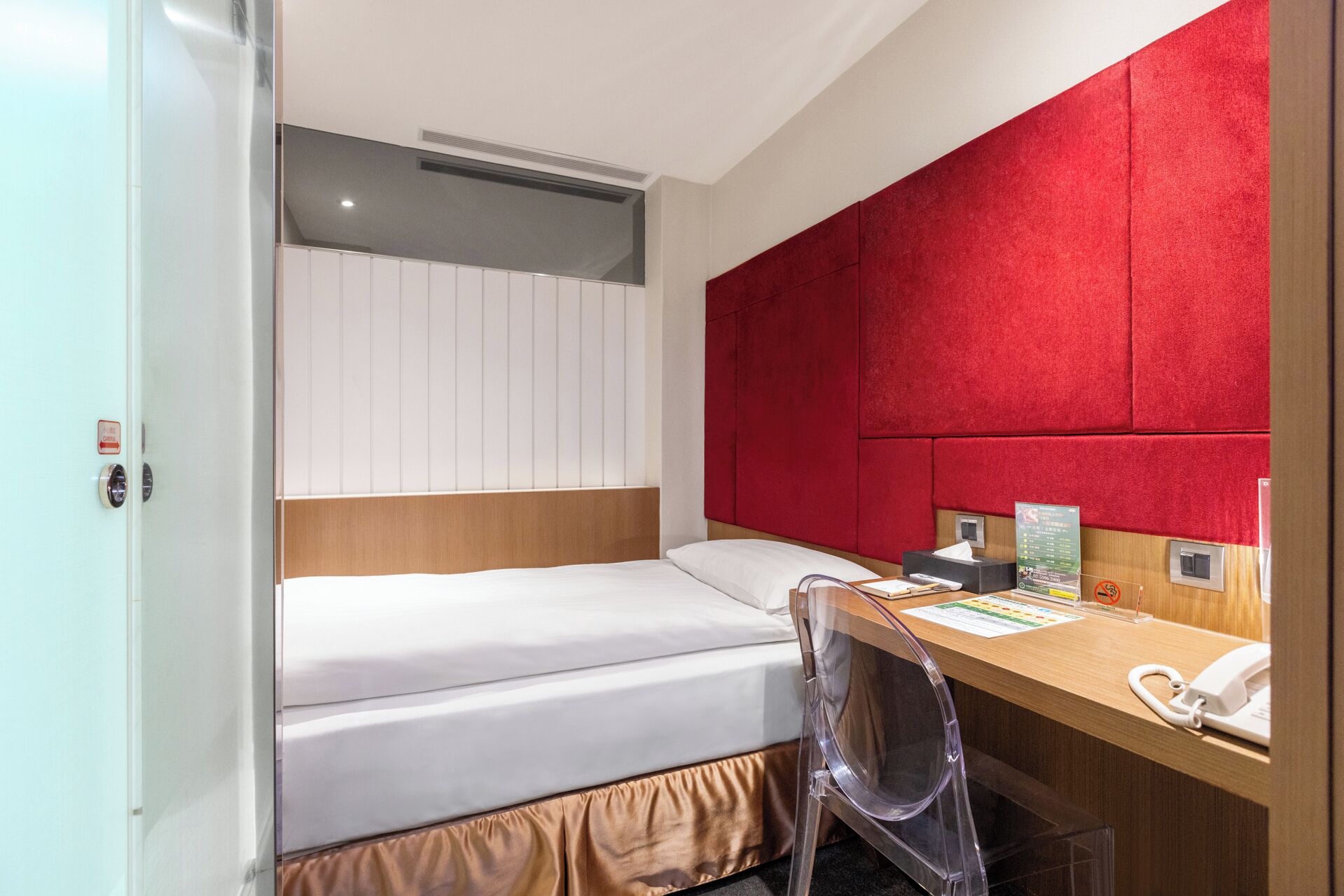 budget room, 1 single bed, no windows | premium bedding, down duvets, in-room safe, desk