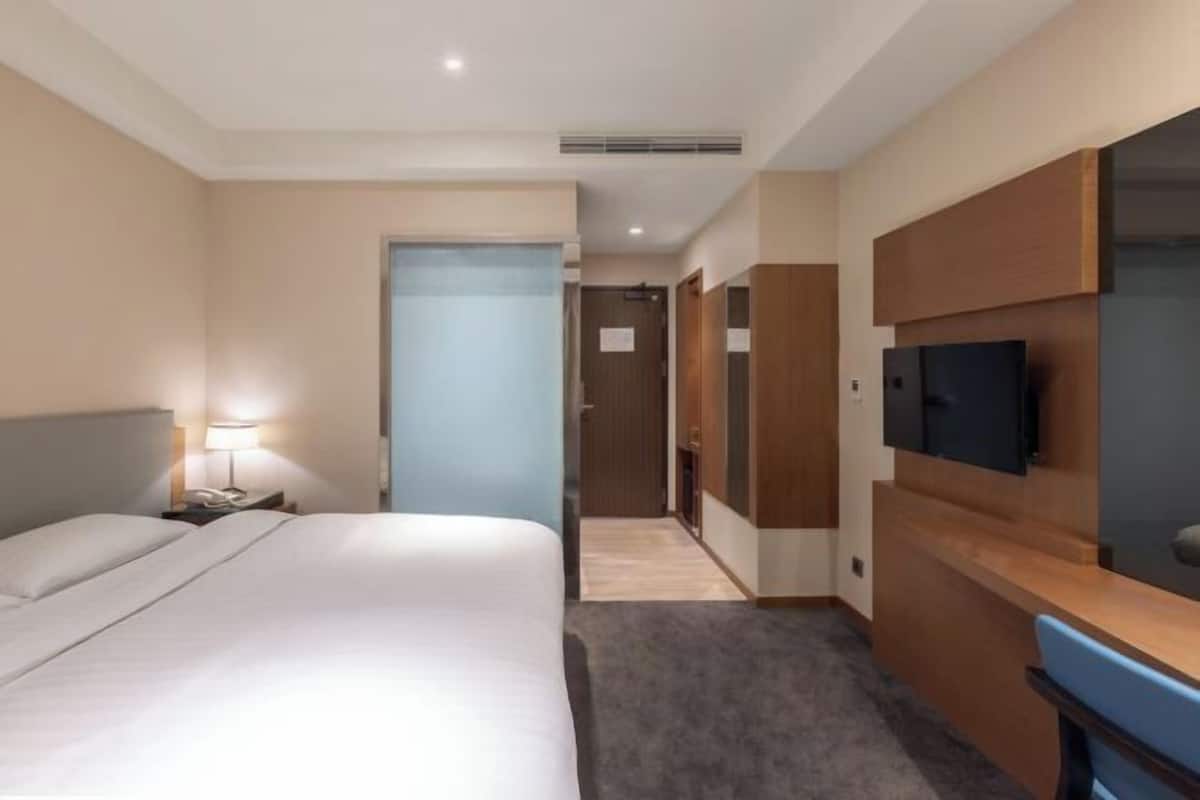 Premium bedding, down duvets, in-room safe, desk