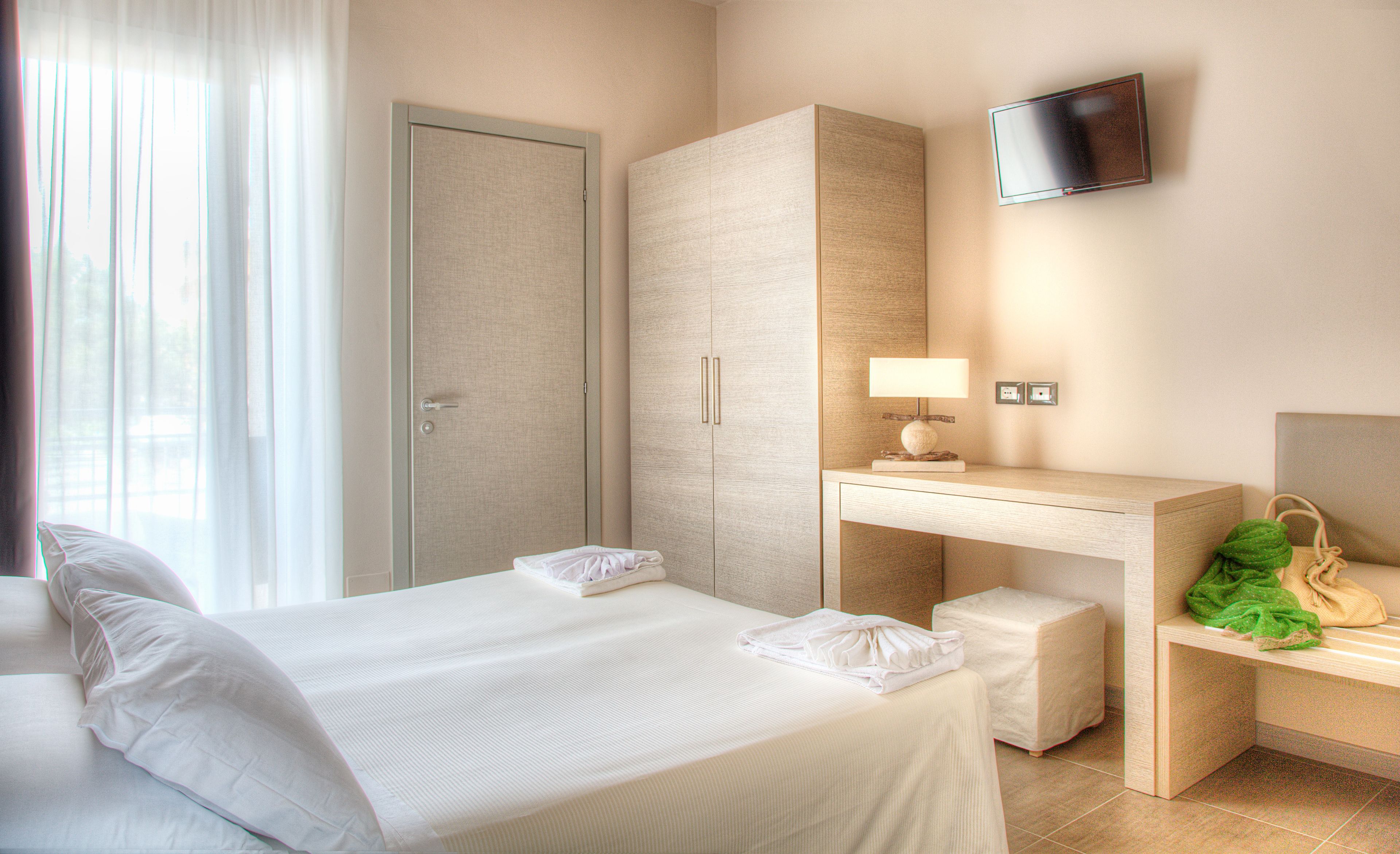 2 bedrooms, in-room safe, desk, soundproofing