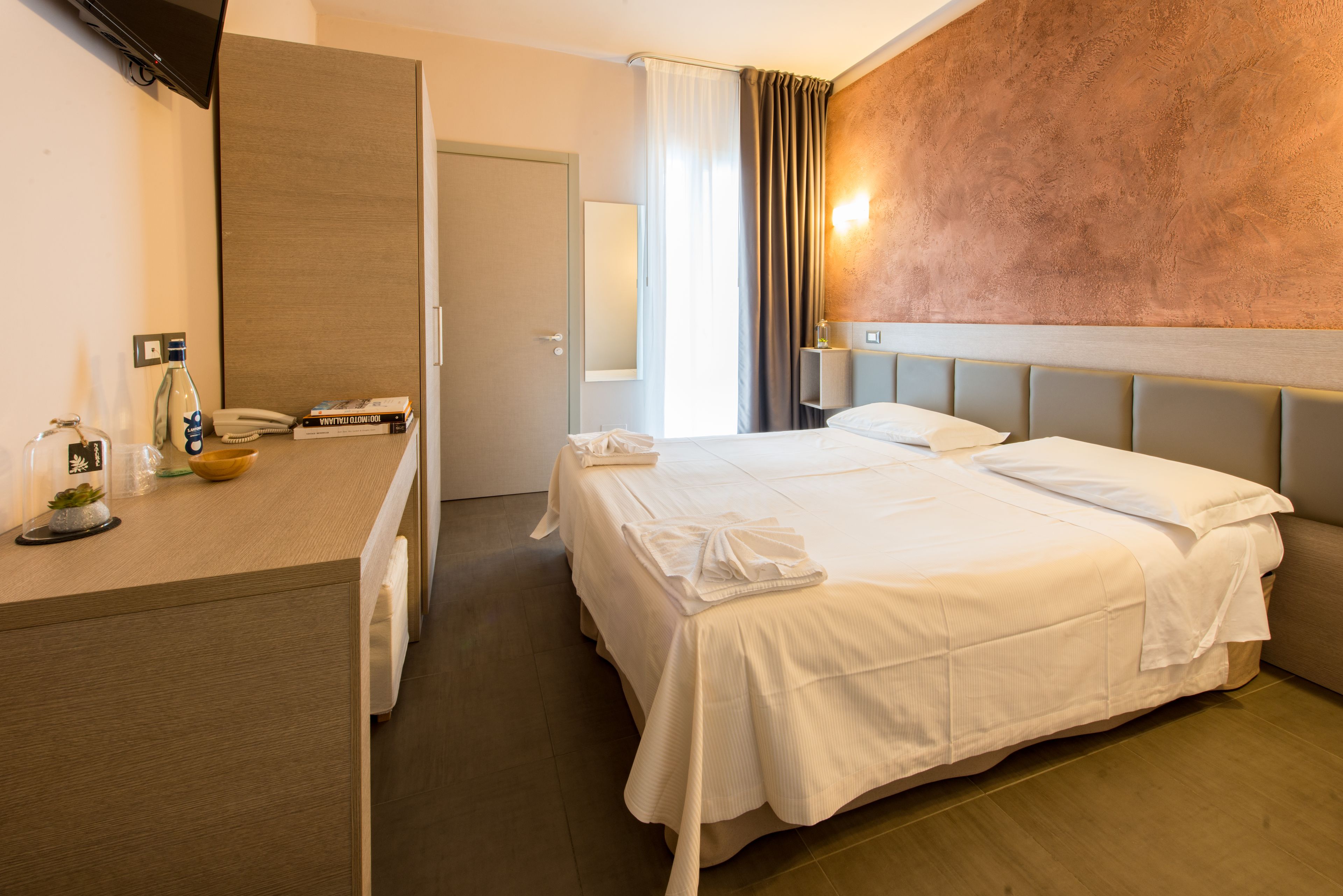 2 bedrooms, in-room safe, desk, soundproofing