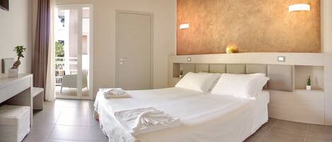 コンフォート ダブルルーム バルコニー | 2 室のベッドルーム、セーフティボックス (室内)、デスク、防音設備