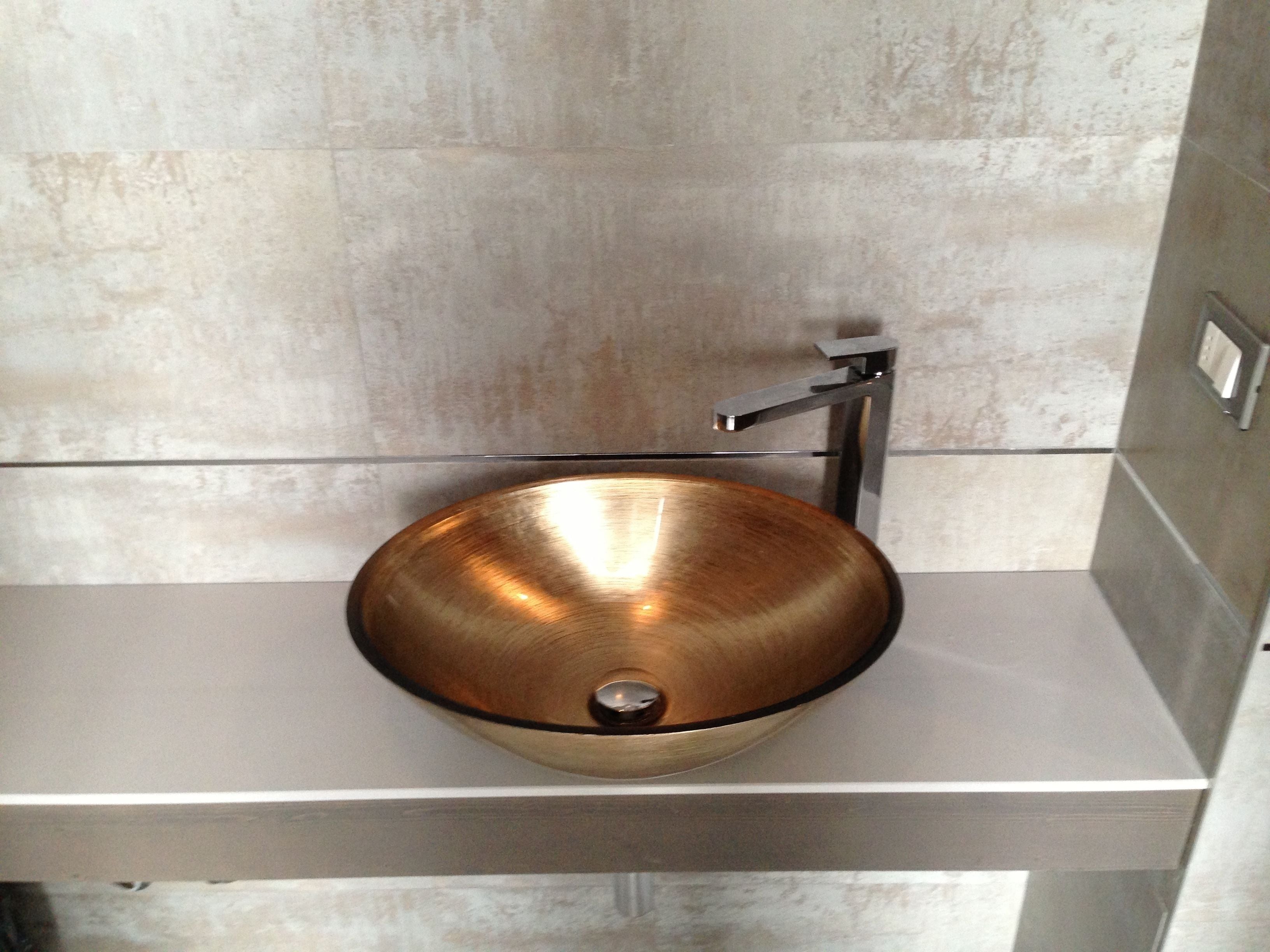 shower, free toiletries, hair dryer, bidet