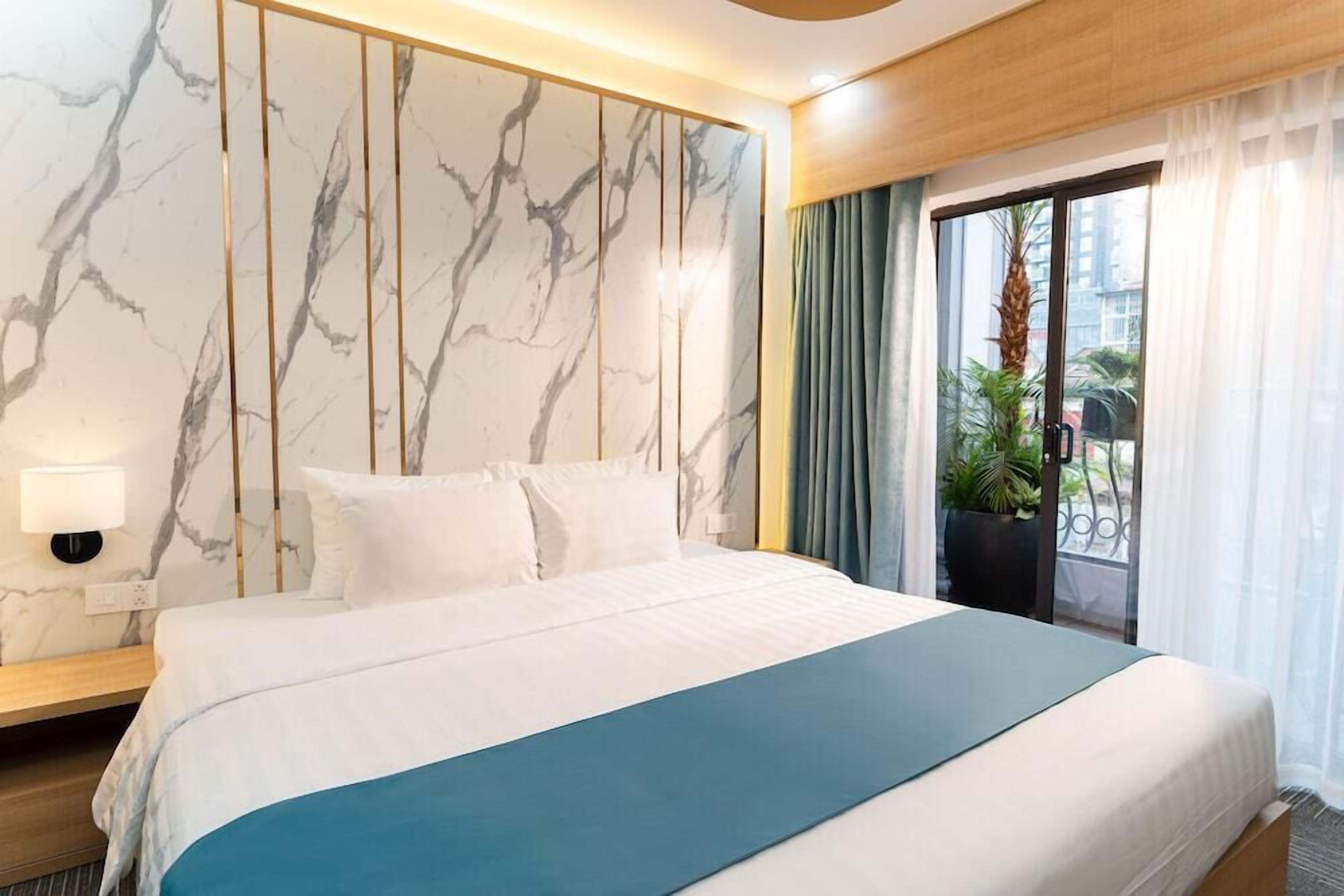 Betten mit Memory-Foam-Matratzen, Minibar, Schreibtisch