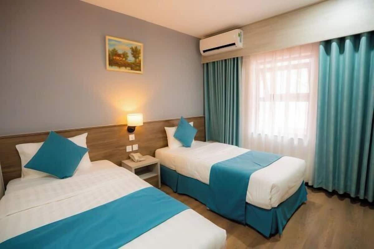 1 bedroom, memory-foam beds, minibar, desk