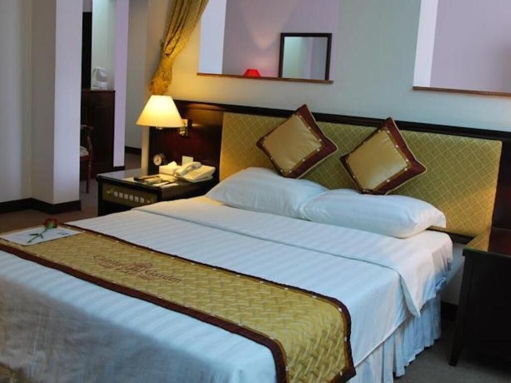 Memory foam beds, minibar, desk, laptop workspace