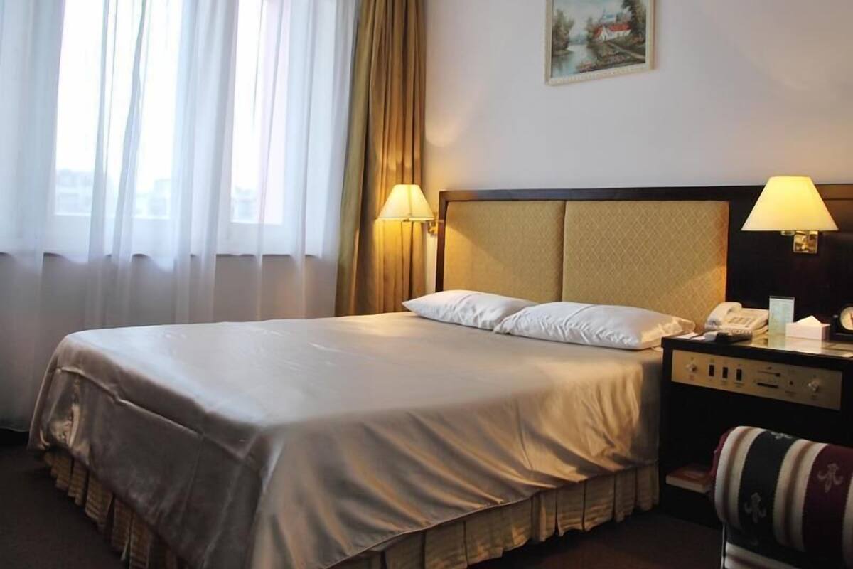 Memory foam beds, minibar, desk, laptop workspace