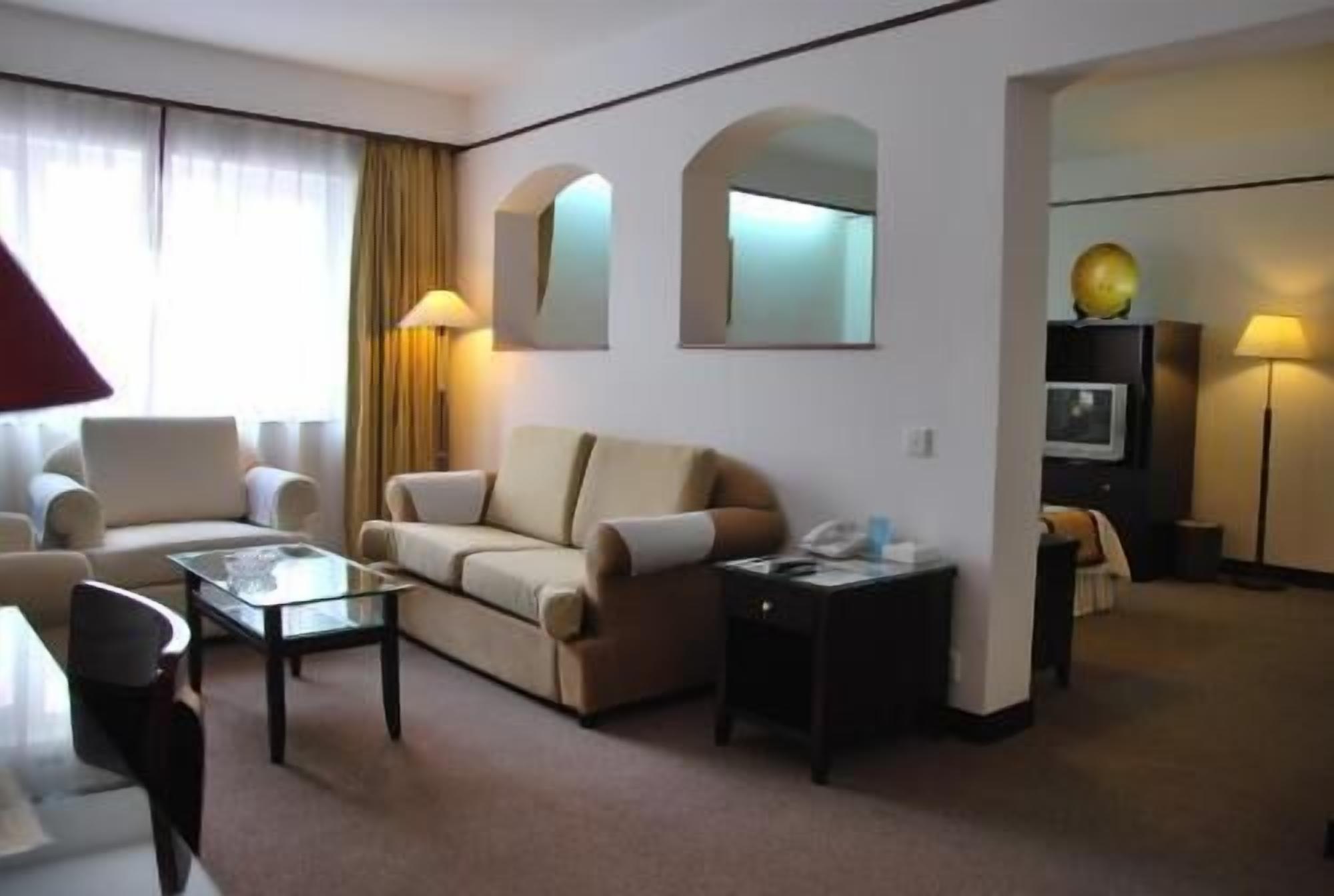 Wohnbereich | 21-Zoll-Fernseher mit Satellitenempfang