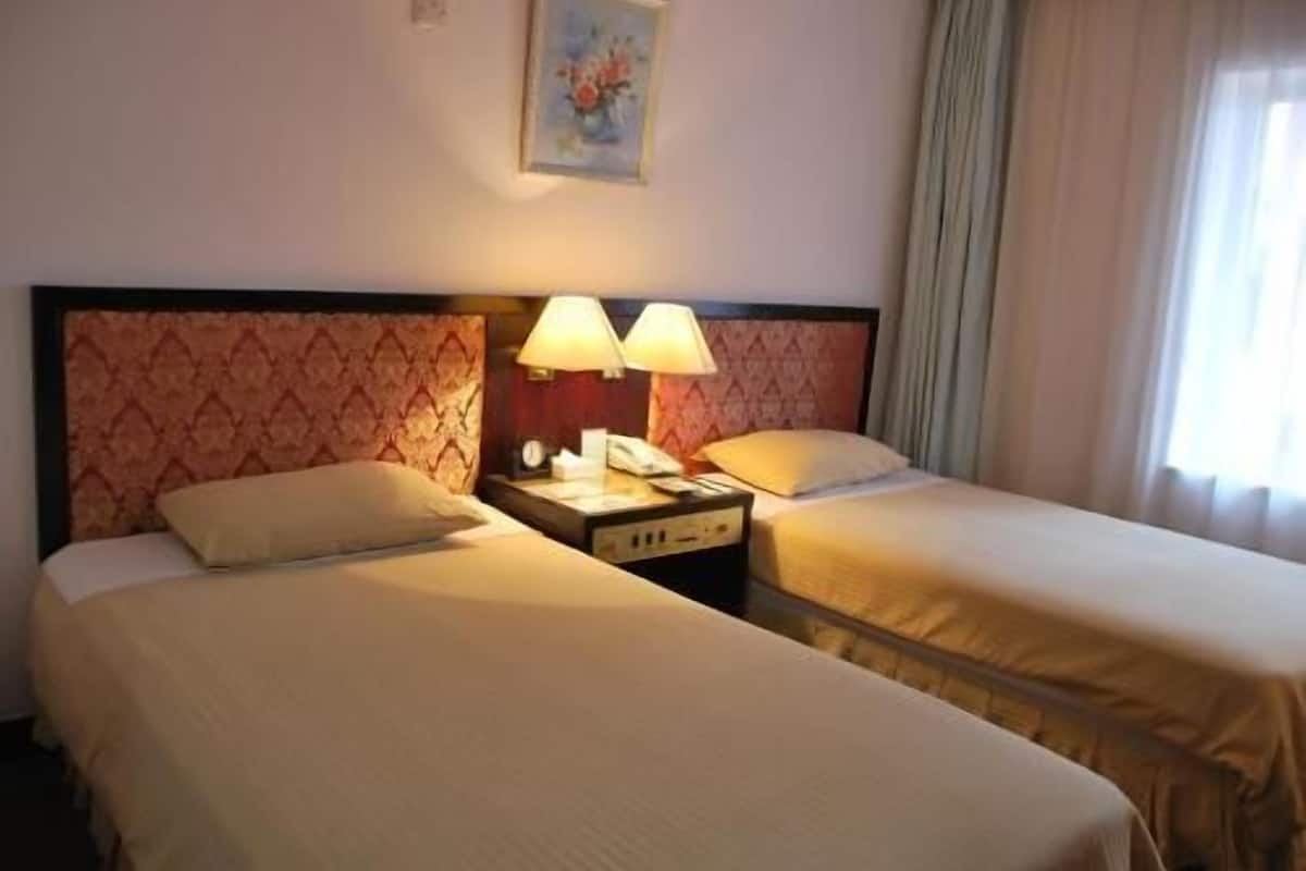 Betten mit Memory-Foam-Matratzen, Minibar, Schreibtisch