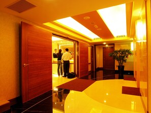 Pintu masuk interior