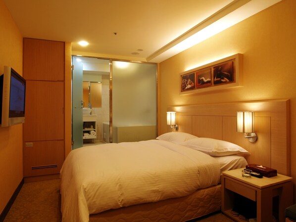 Business-Zimmer, 1 Queen-Bett | Minibar, Zimmersafe, Schreibtisch, Bügeleisen/Bügelbrett