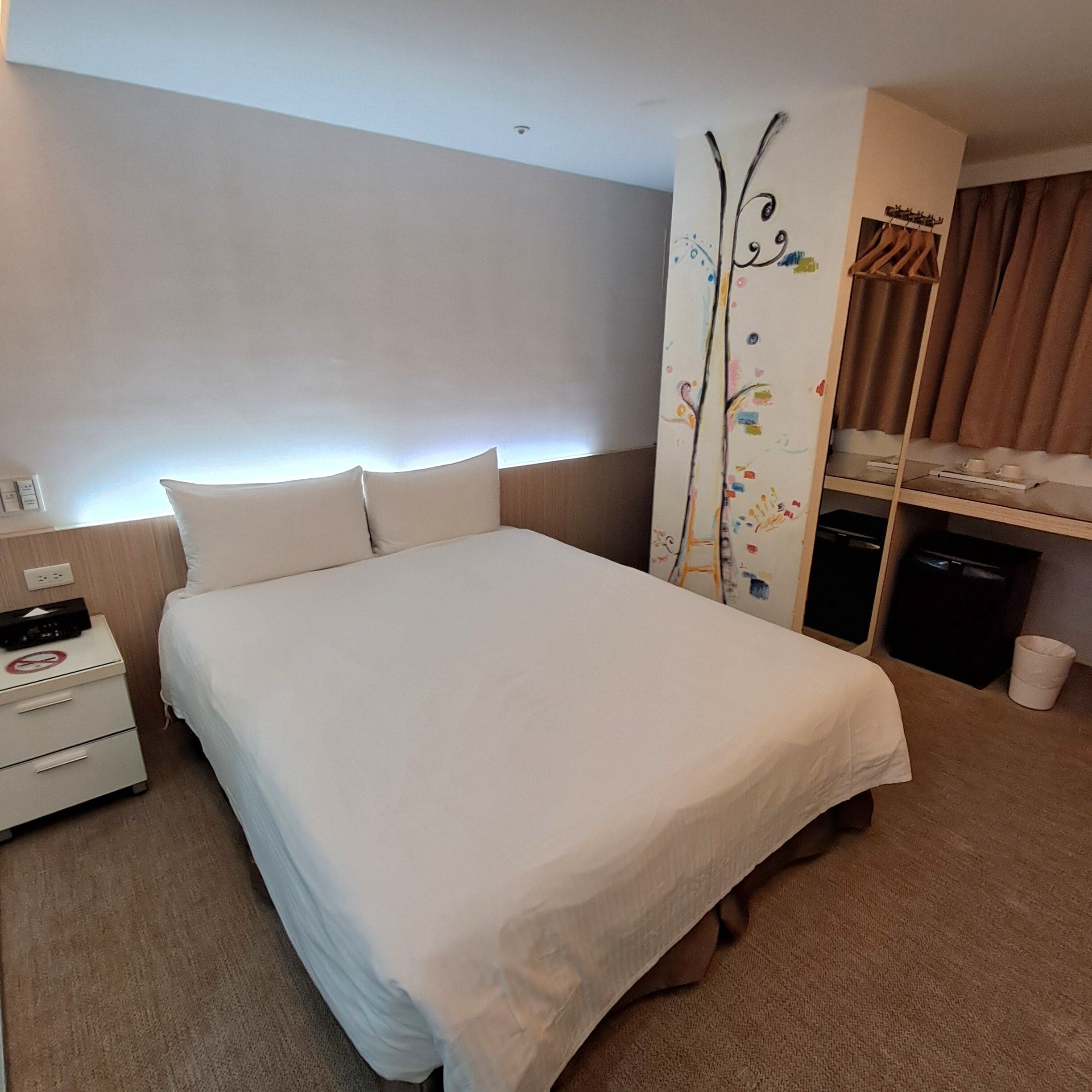 deluxe double room | desk, free wifi, bed sheets