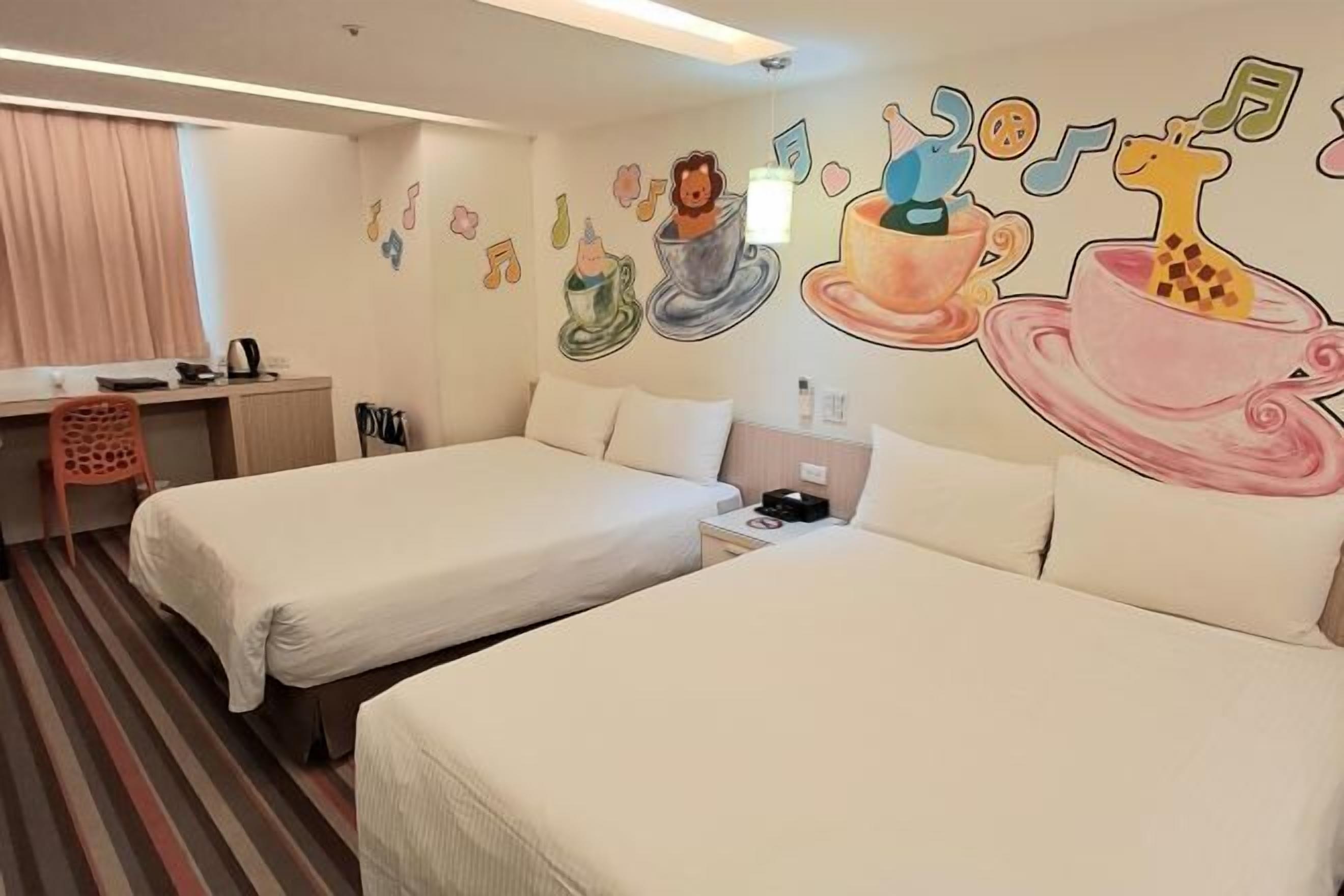 書桌、免費無線上網、床單