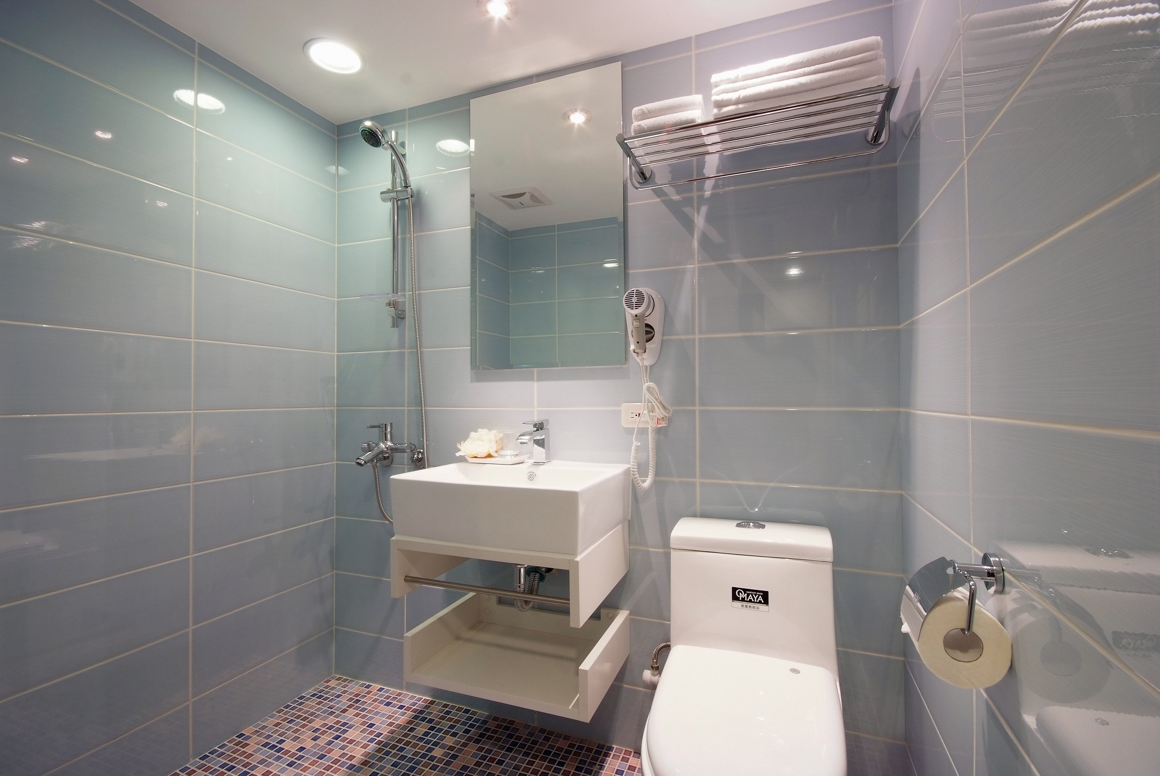 double room, no windows | bathroom | shower, rainfall showerhead, free toiletries, hair dryer