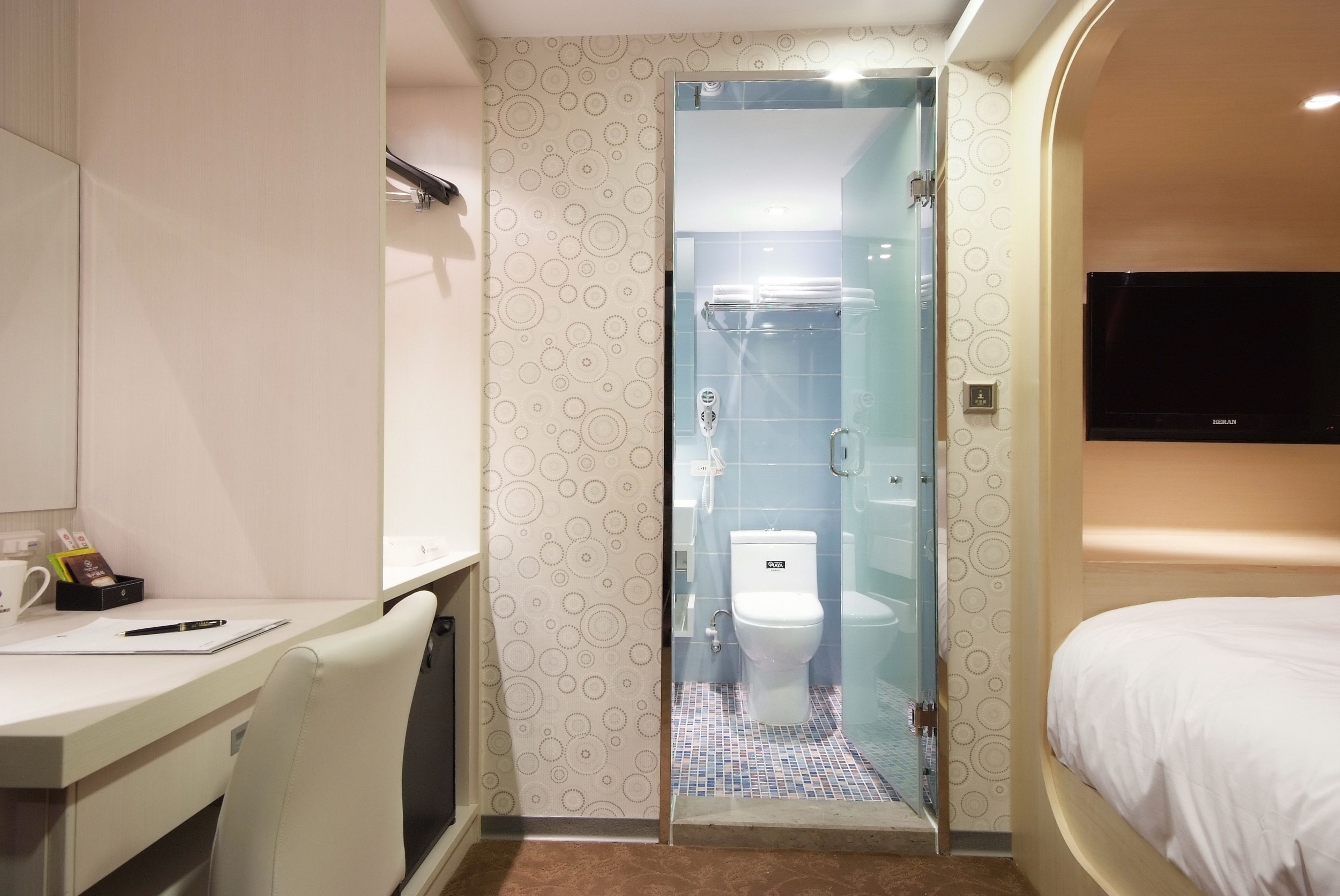 double room, no windows | bathroom | shower, rainfall showerhead, free toiletries, hair dryer