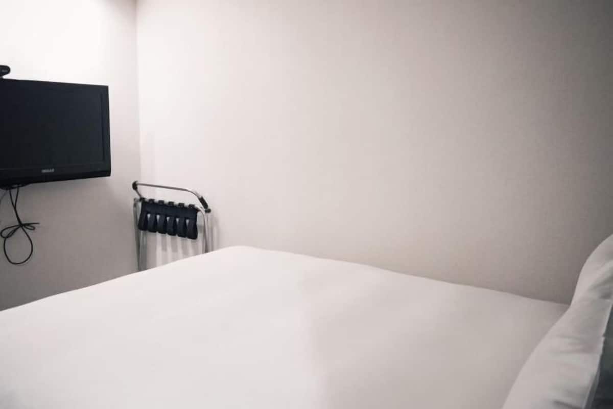 Down duvets, in-room safe, desk, soundproofing