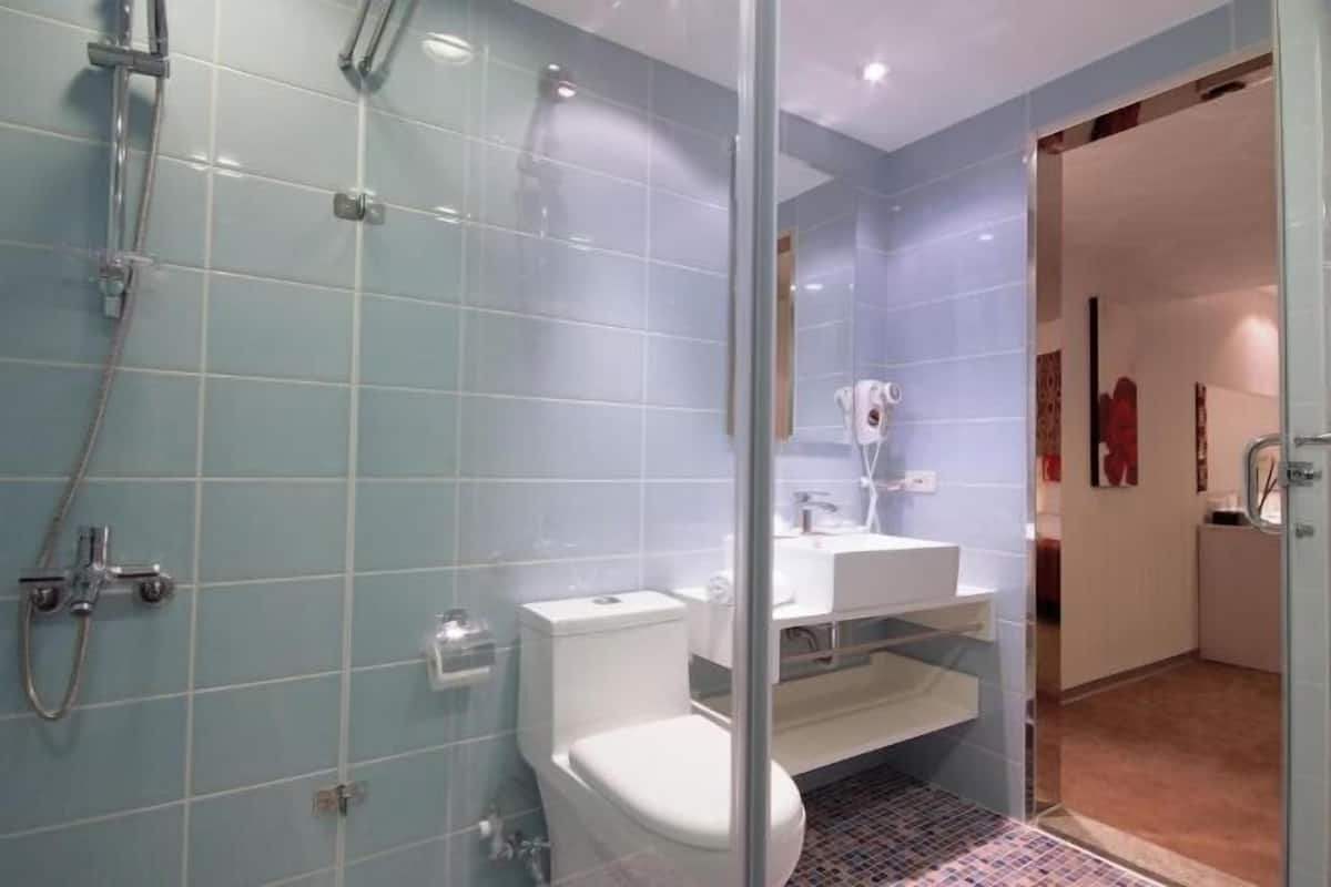 Bathroom | Shower, rainfall showerhead, free toiletries, hair dryer