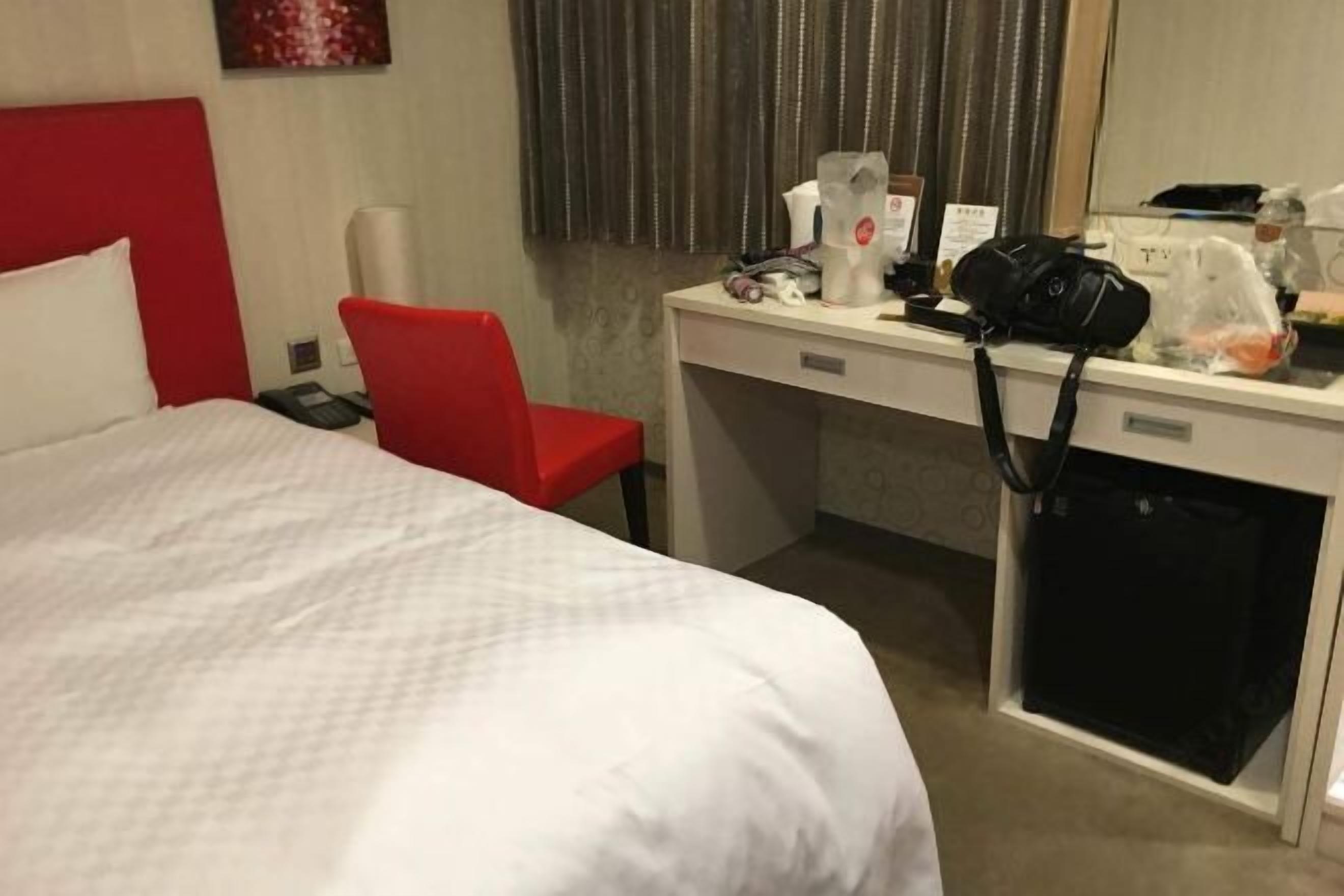 Down duvets, in-room safe, desk, soundproofing