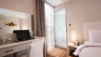 Down comforters, in-room safe, desk, soundproofing