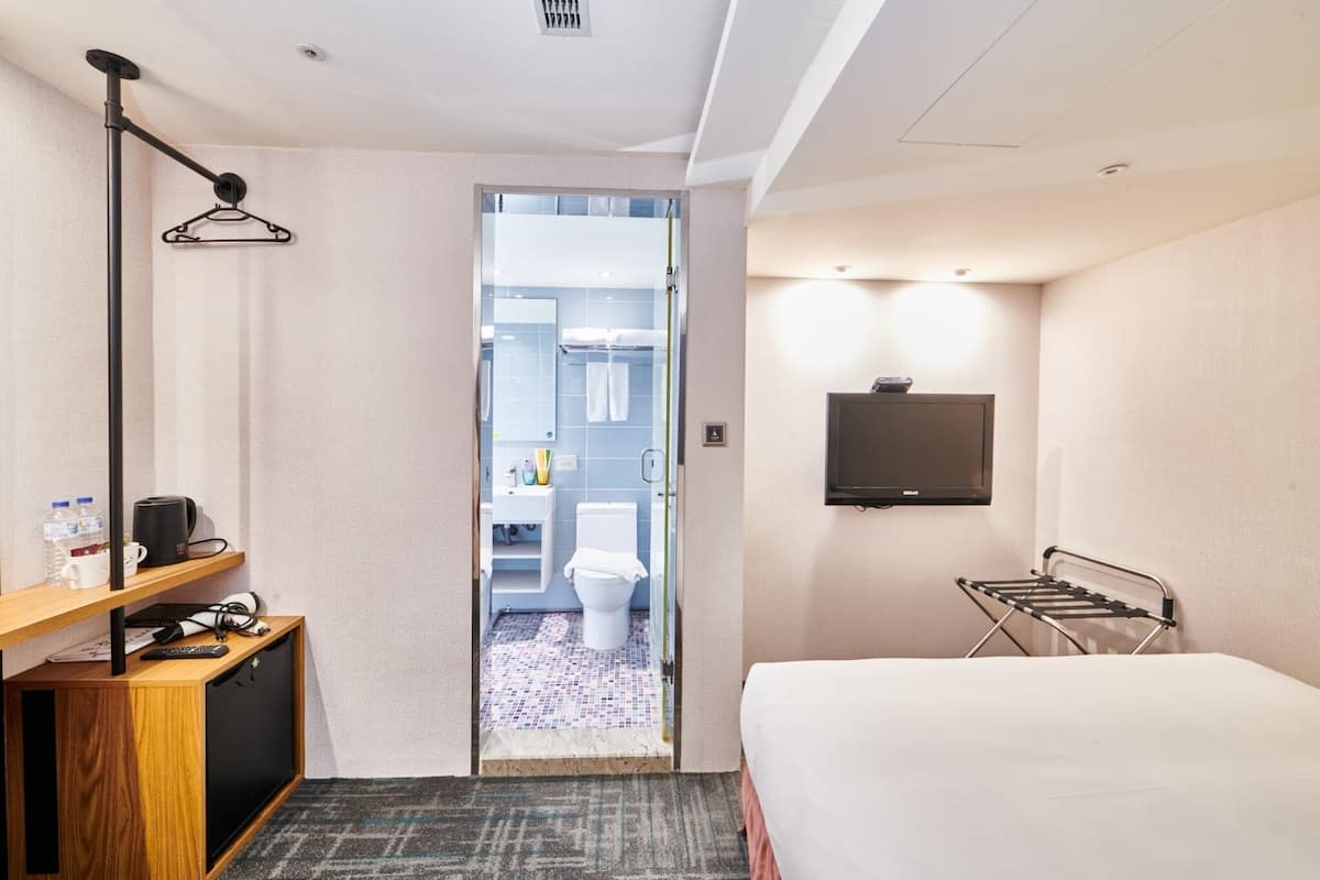 Comfort Double Room, 1 Double Bed, Non Smoking | Down duvets, in-room safe, desk, soundproofing
