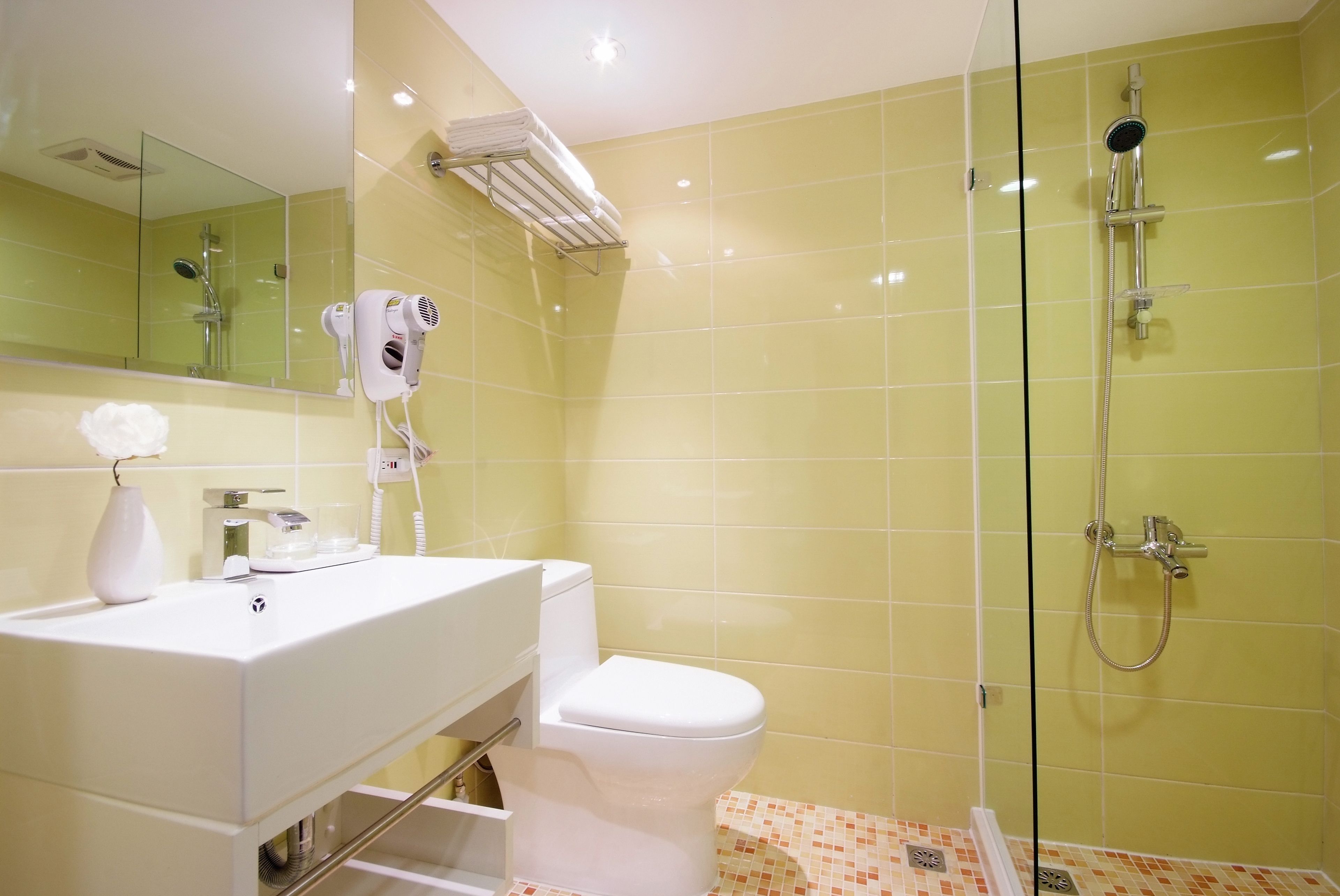 standard double room, no windows | bathroom | shower, rainfall showerhead, free toiletries, hair dryer