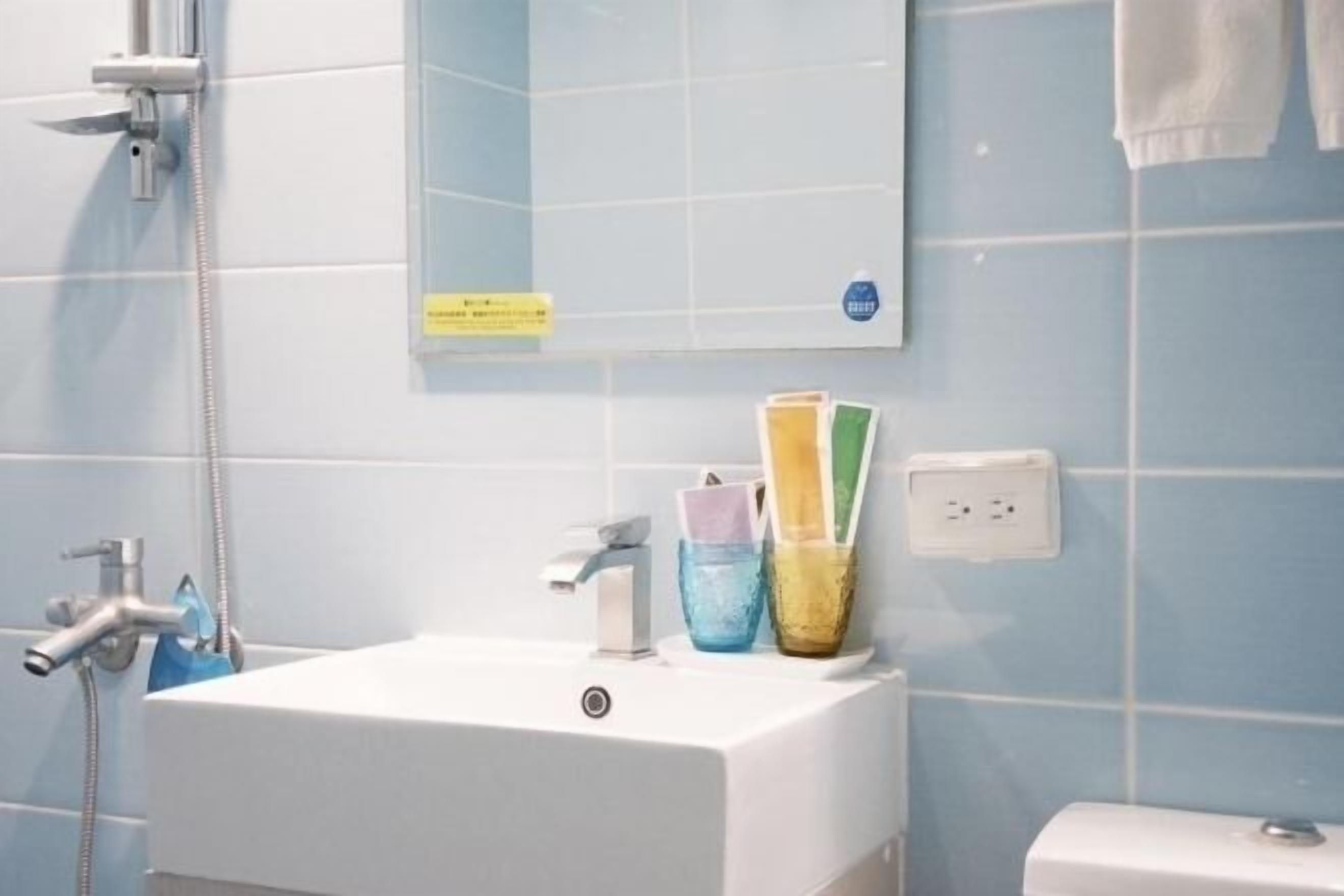 Bad | Dusj, regndusjhode, toalettartikler (inkludert) og hårføner