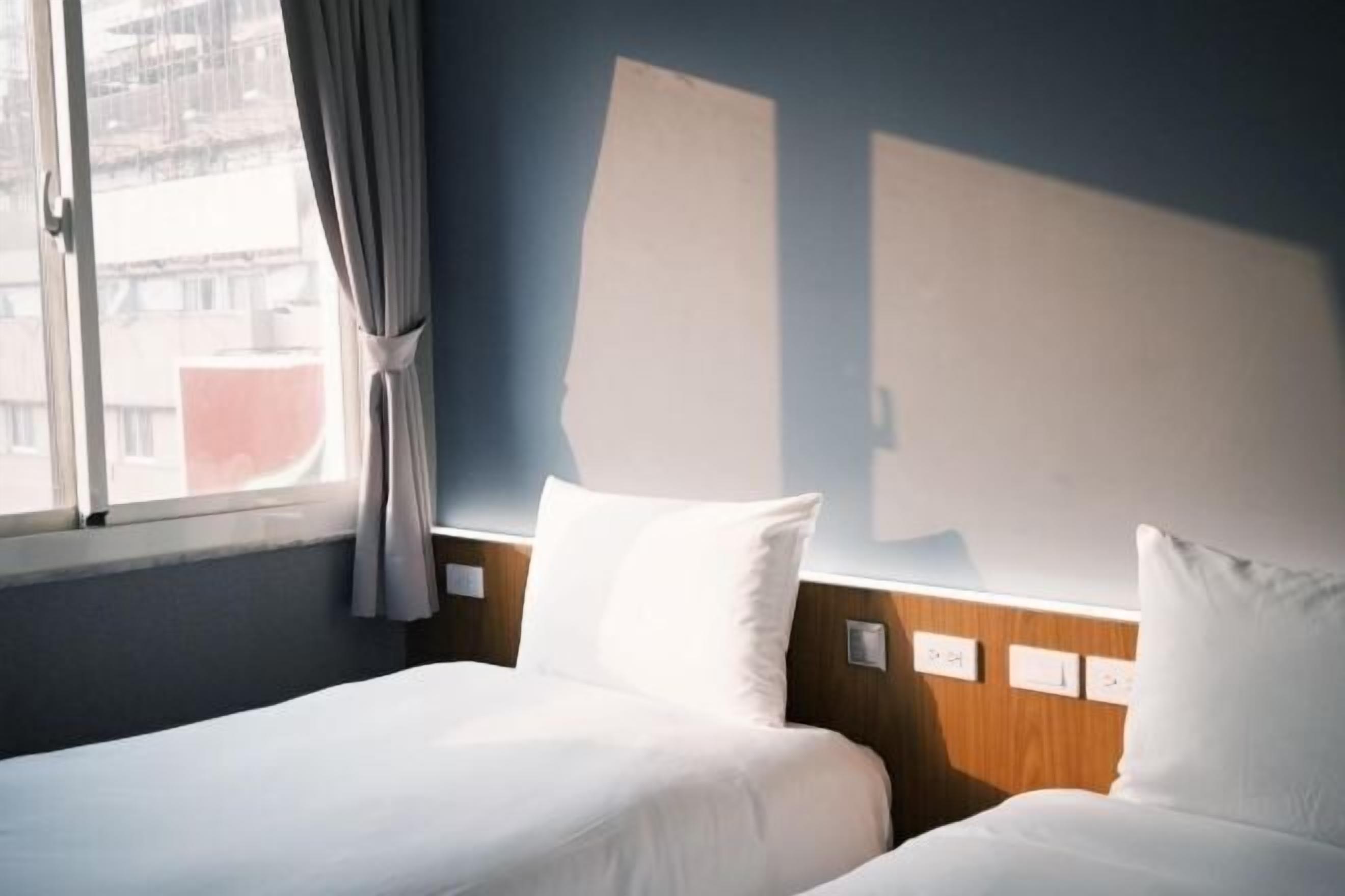 Dundyner, safe på rommet, skrivebord og lydisolert