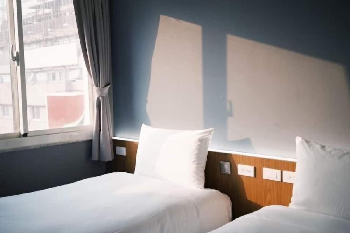 Down duvets, in-room safe, desk, soundproofing