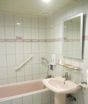 Free toiletries, hair dryer, slippers - Sin Fu Business Hotel (Taichung)