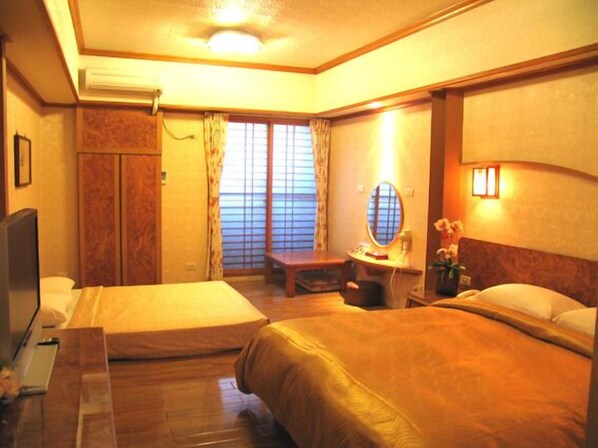 Camas con pillow-top, decoración personalizada y muebles diferentes