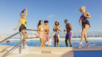 Außenpool, geöffnet von 08:00 Uhr bis 22:00 Uhr, Liegestühle