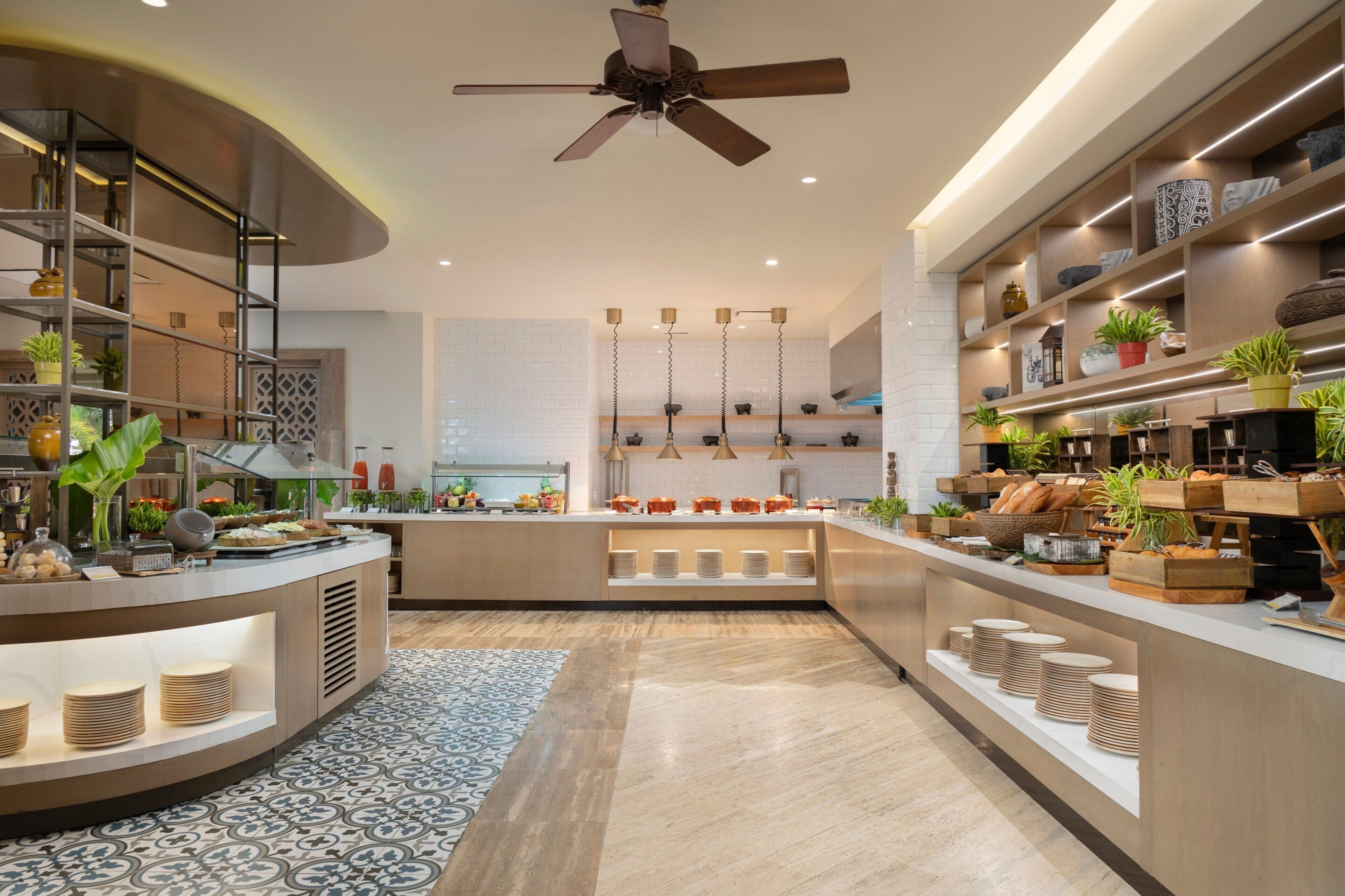 5 restaurants, breakfast, lunch, dinner served; international cuisine