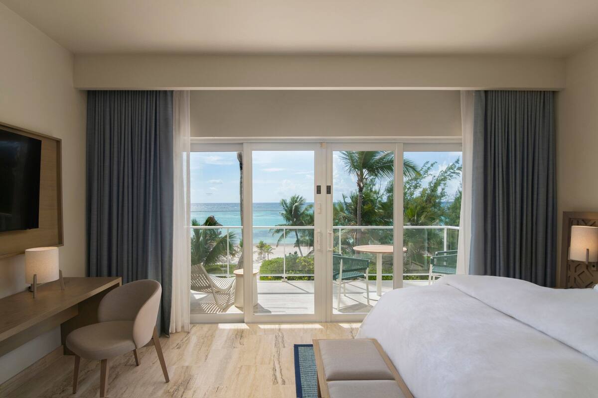 suite, 1 king bed, smoking, ocean view | 1 bedroom, egyptian cotton sheets, premium bedding, down duvets