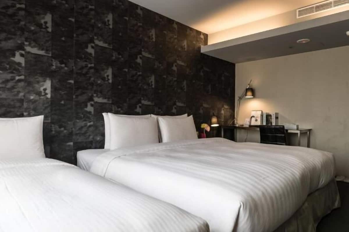 1 bedroom, premium bedding, down duvets, desk