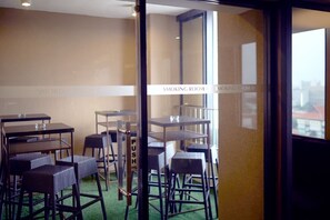 3 restaurantes, se sirven desayunos, comidas y cocina internacional