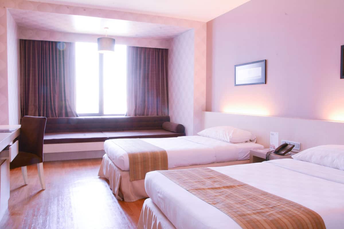 1 bedroom, Egyptian cotton sheets, premium bedding, down duvets