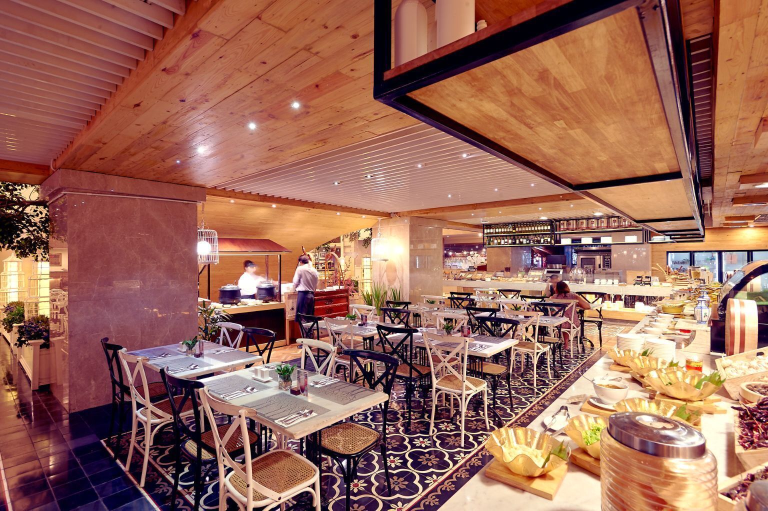 3 restaurantes; se sirven desayunos, comidas y cenas