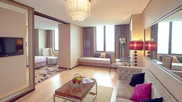 Royalle Suite | Egyptian cotton sheets, premium bedding, down comforters