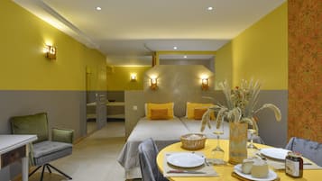 Studio Demeure 45m² with terrace | Área de estar | TV de tela plana
